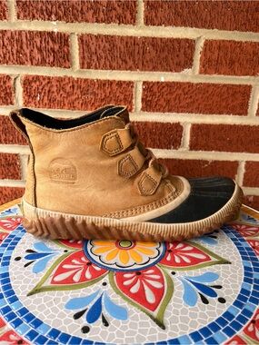Sorel Out N About Womens 9 Brown Leather Black Rubber Waterproof Ankle Boots
